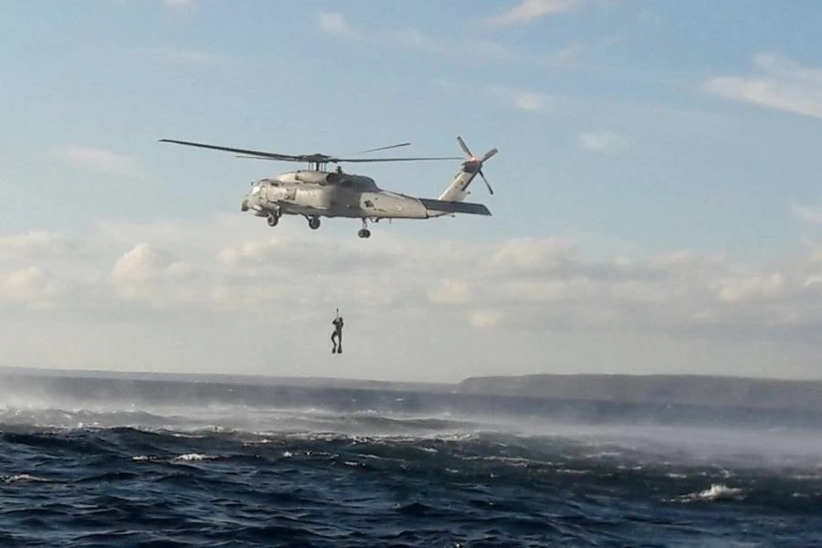 Türk donanması ege sularında güç gösterisiyle dosta güven verdi