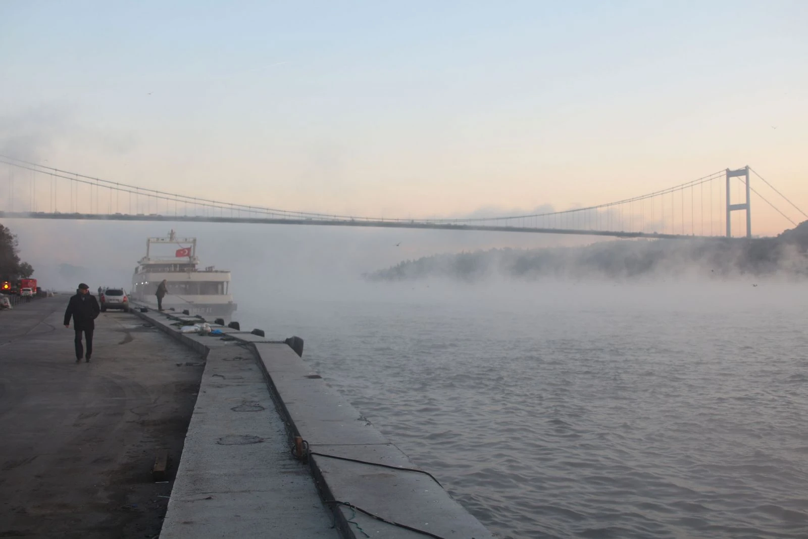 Boğazda denizin hemen üstünde oluştu