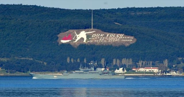 Rus askeri gemileri Çanakkale Boğazı'ndan geçti