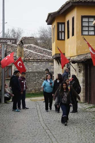 Bigalı köyünde her eve Türk bayrağı asıldı