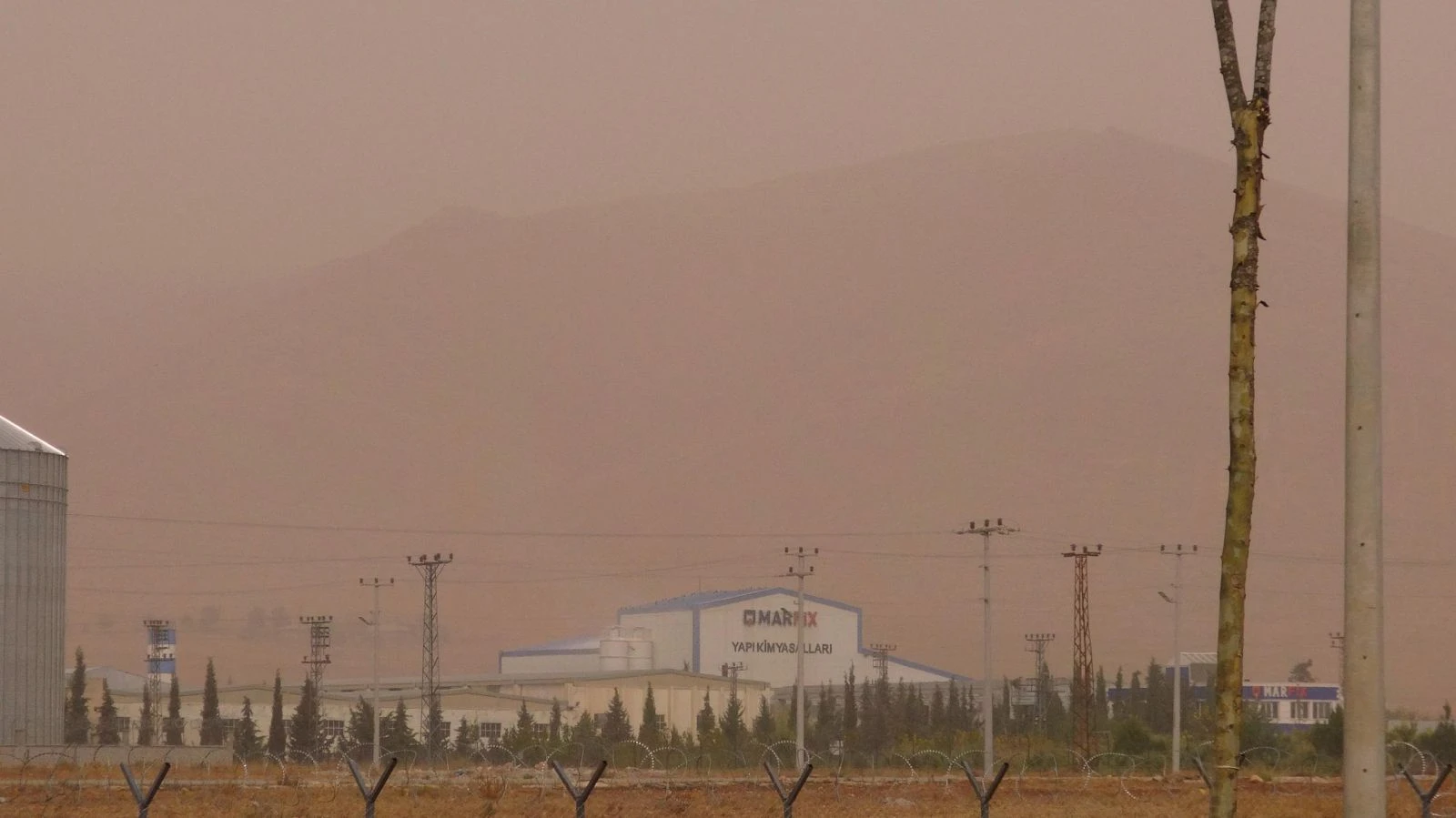 Mardin'de göz gözü görmüyor, jandarma helikopteri zorunlu iniş yaptı