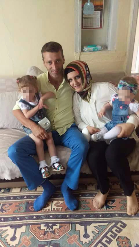 Çocuklarını oturma odasına kapatıp, eşini yatak odasında öldürdü