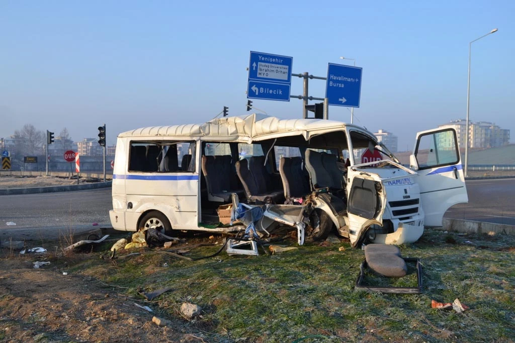 Bursa'da feci kaza! Çok sayıda yaralı var