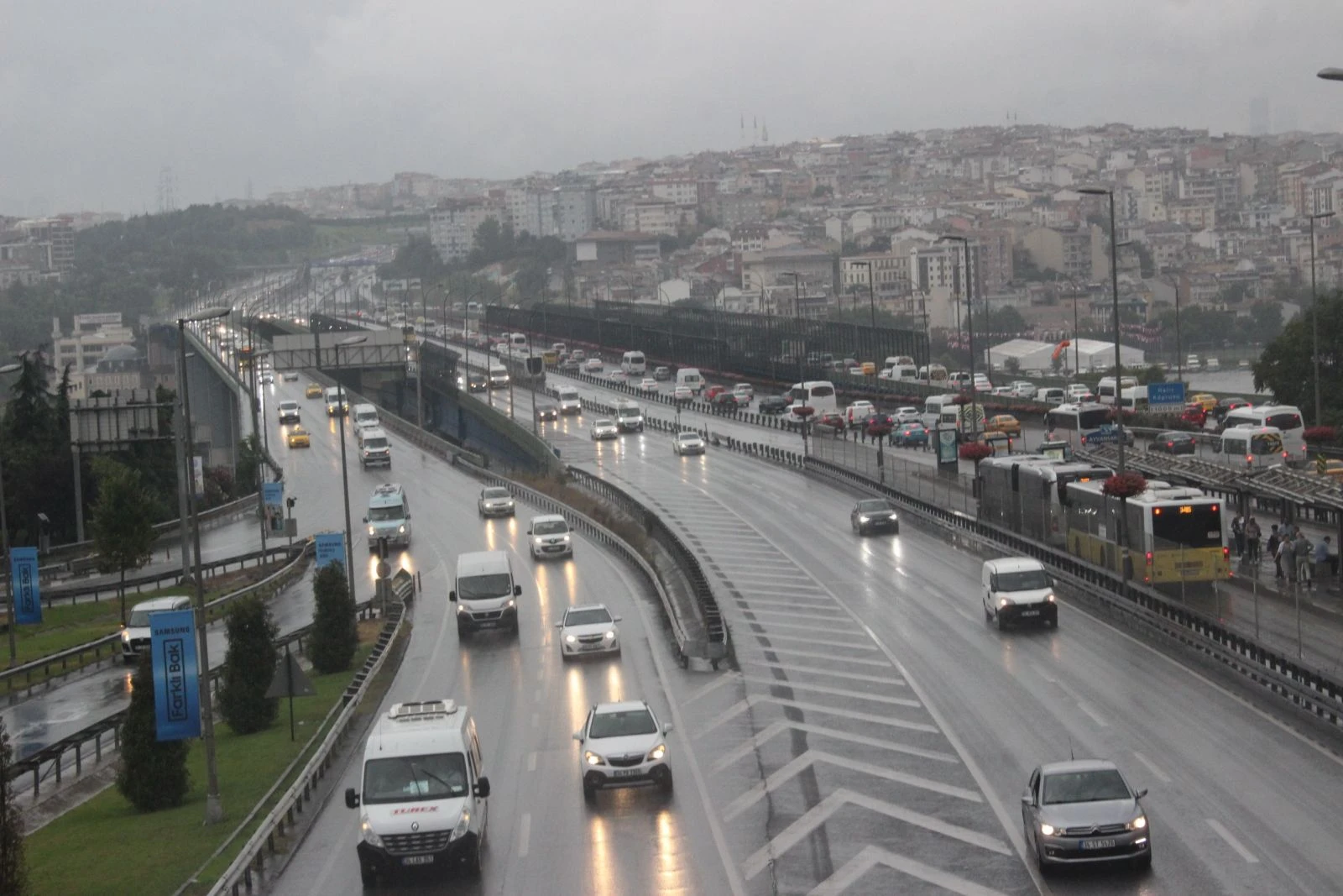 İstanbul güne yağışla başladı