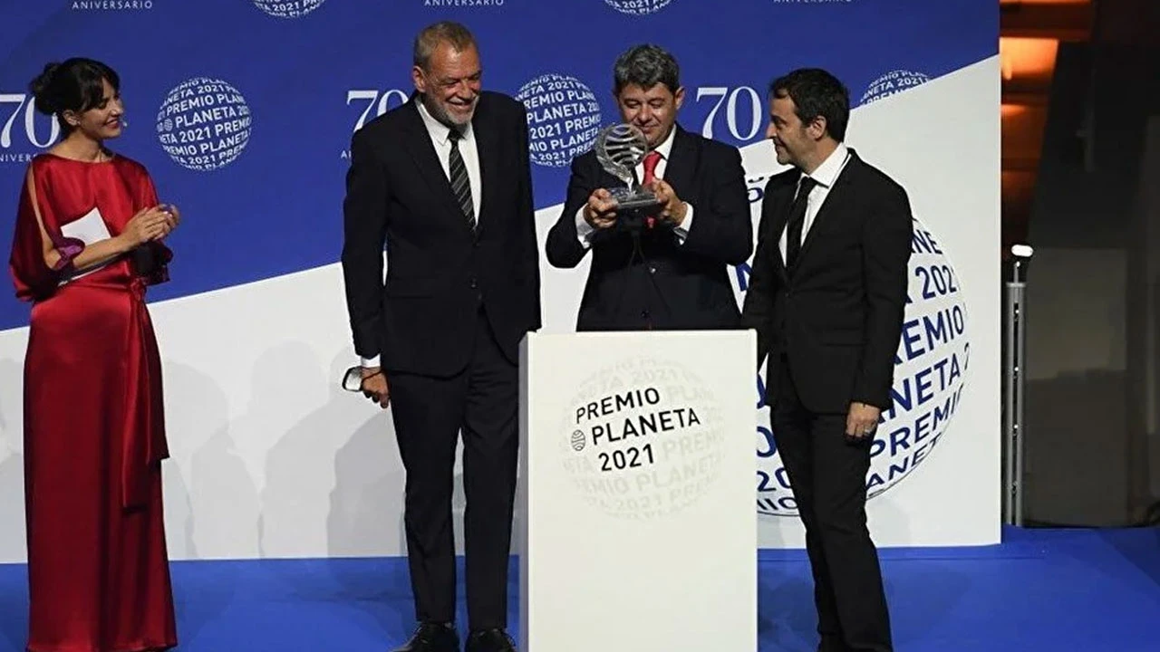 Gerçek ödül töreninde anlaşıldı: Kadın yazar ‘3 erkek’ çıktı