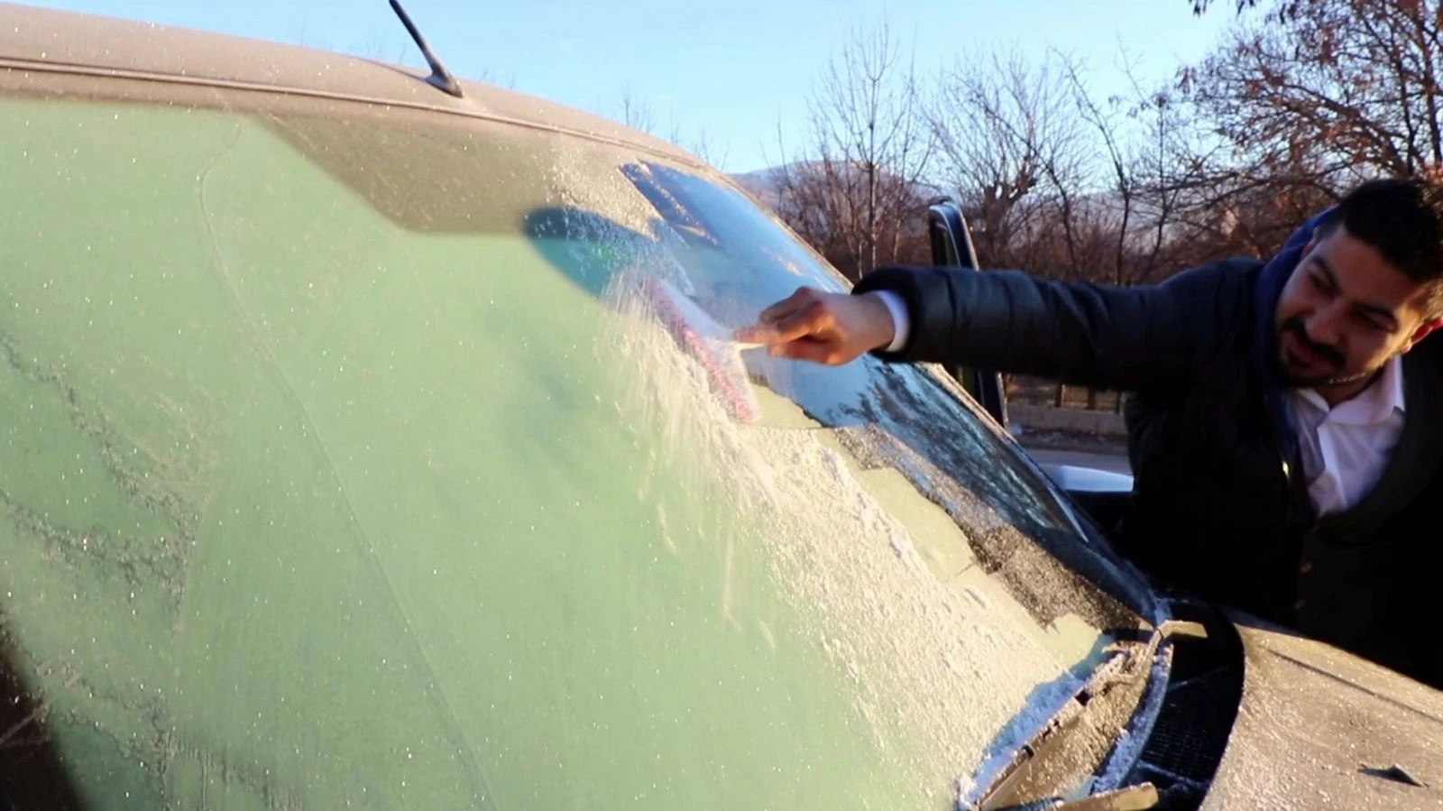 Arabaların camları buz tuttu