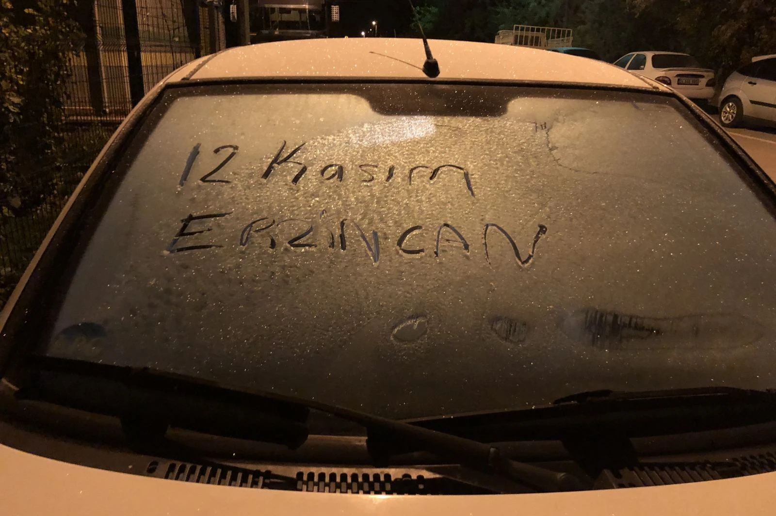 Arabaların camları buz tuttu