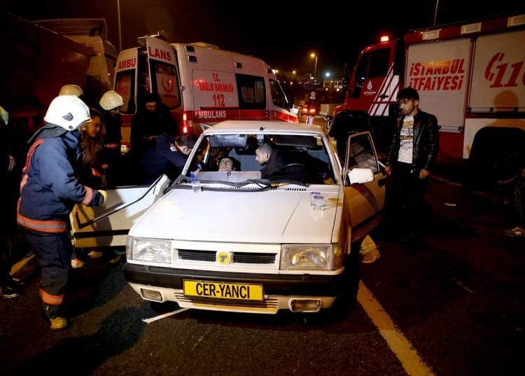 İstanbul'da feci kaza: 5 yaralı