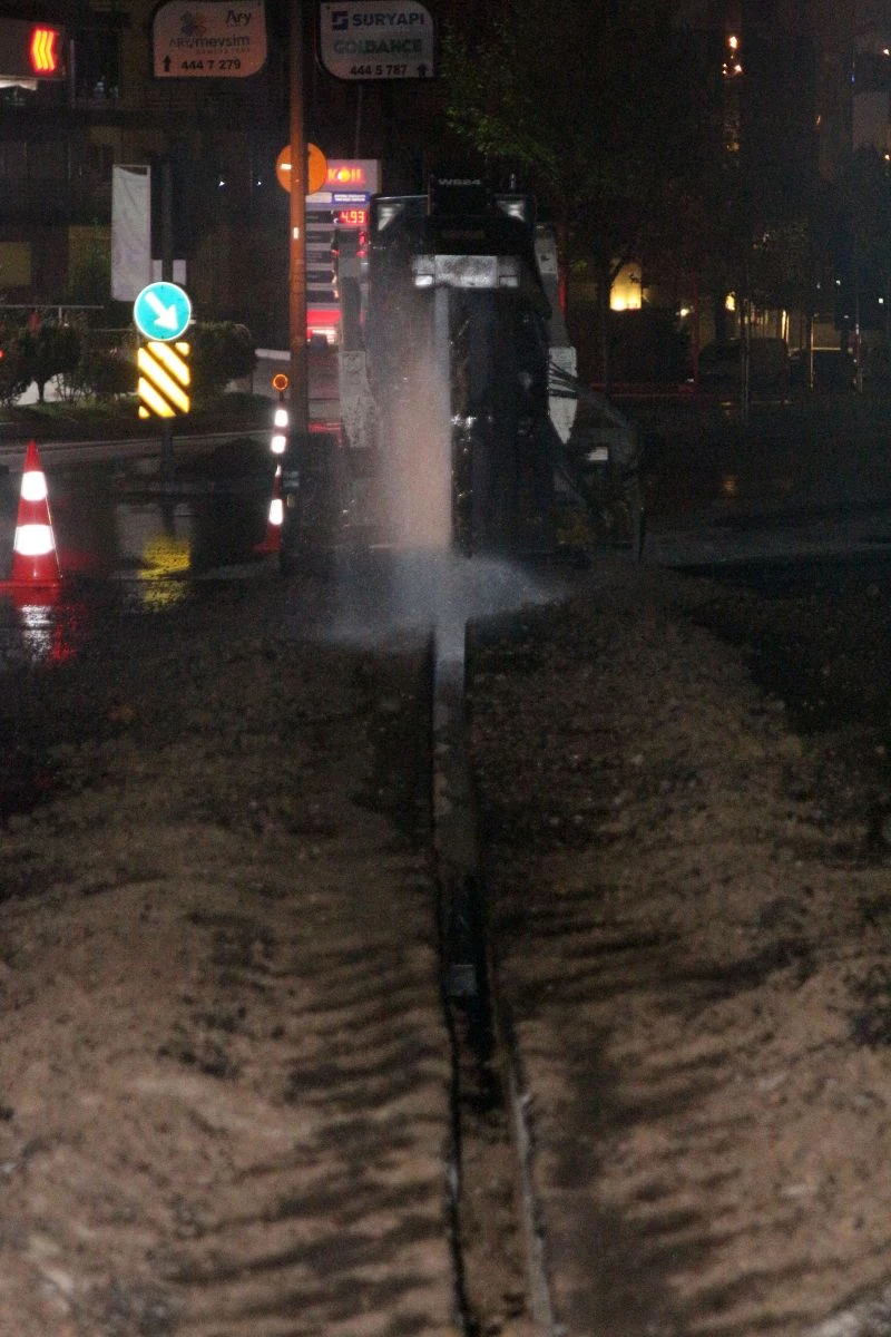 İstanbul Sancaktepe'deki yol çalışmasında NATO petrol hattı delindi