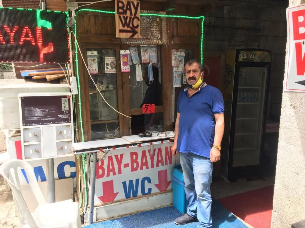 4 ayda 3 kez soyulan tuvalet işletmecisi hırsızlara isyan etti