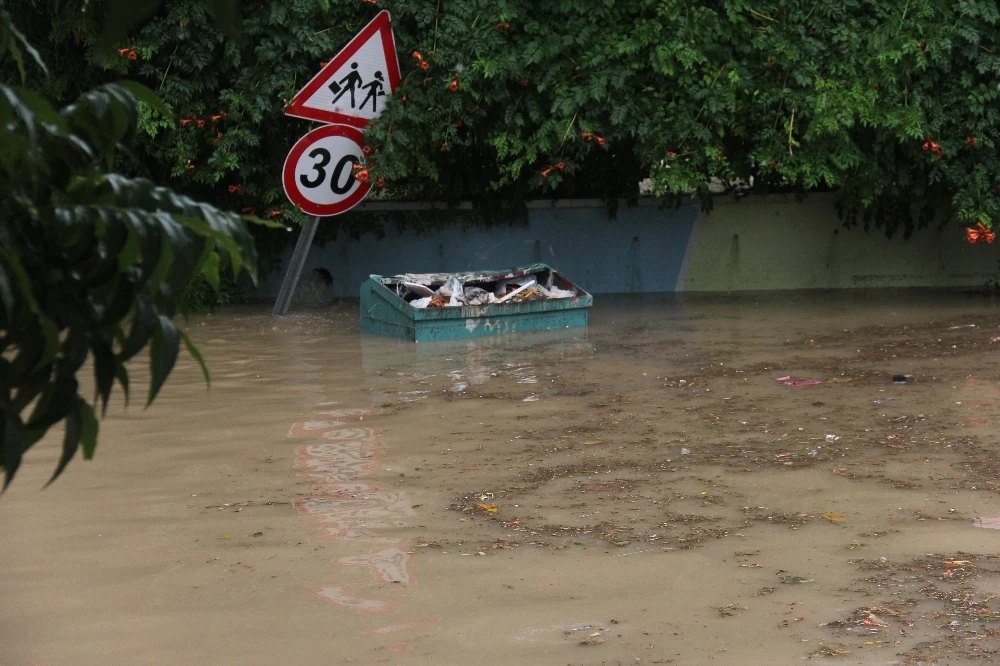 Adana’da sağanak yağış su baskınlarına neden oldu