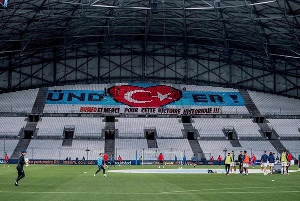 Cengiz Ünder'den Marsilya taraftarına teşekkür! "Ömrüm boyunca unutmayacağım"