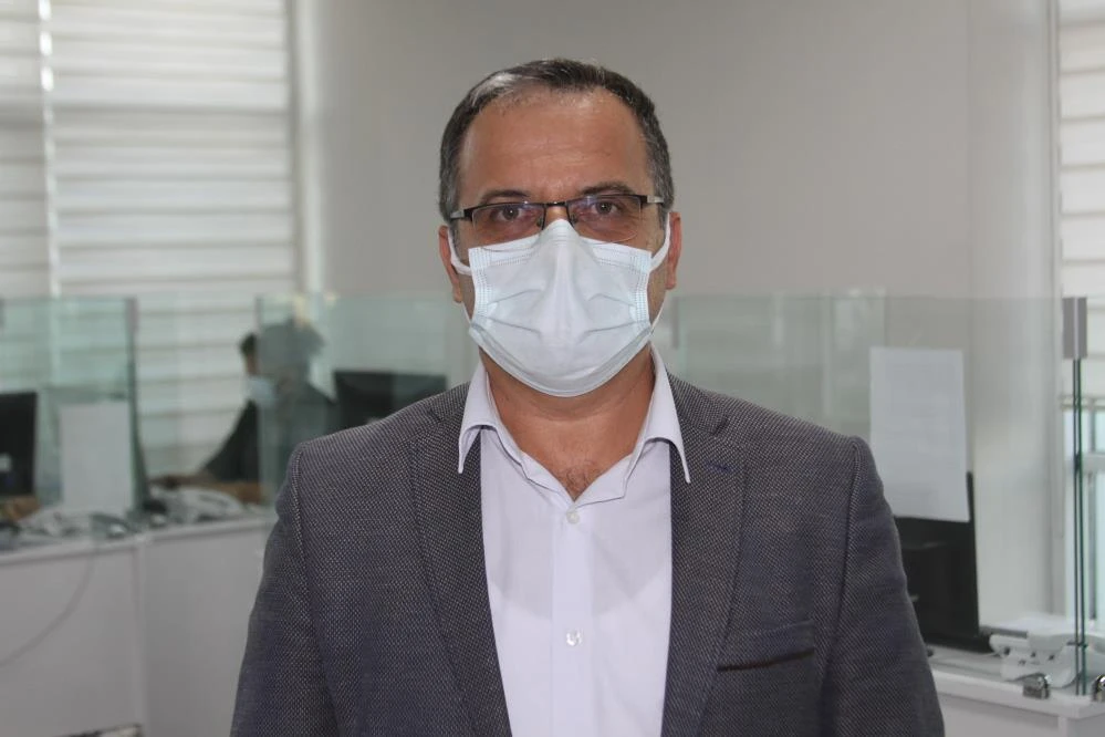 Sağlık çalışanları aşı olmak istemeyen vatandaşları böyle ikna ediyor