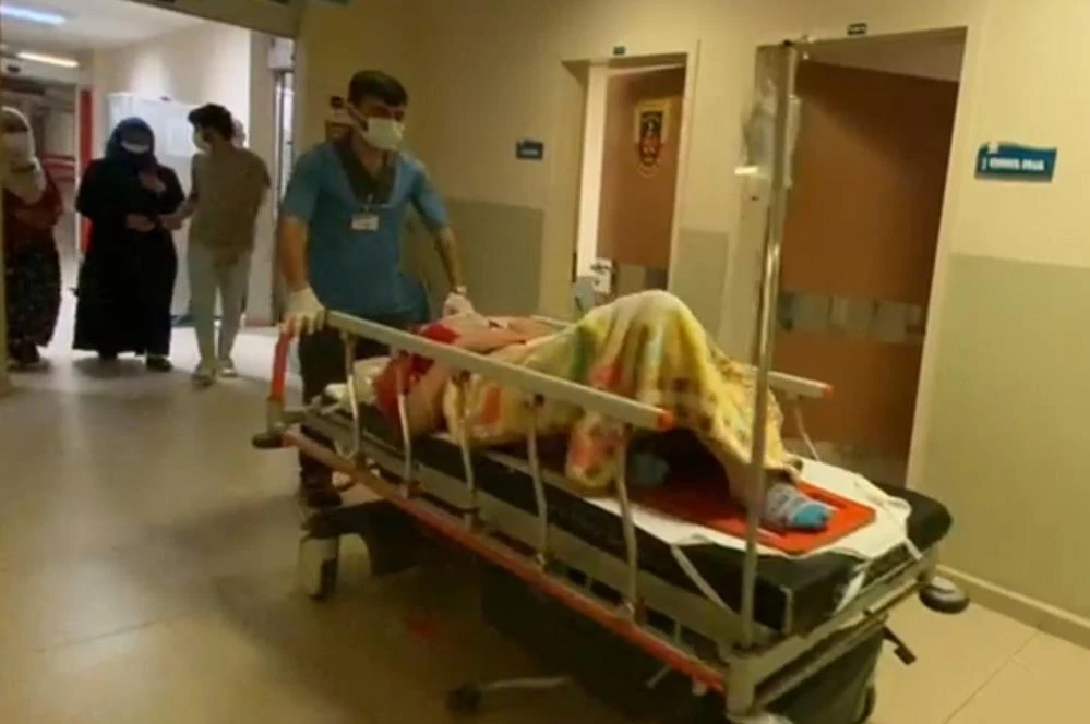 Pencereden düşen genç kadın