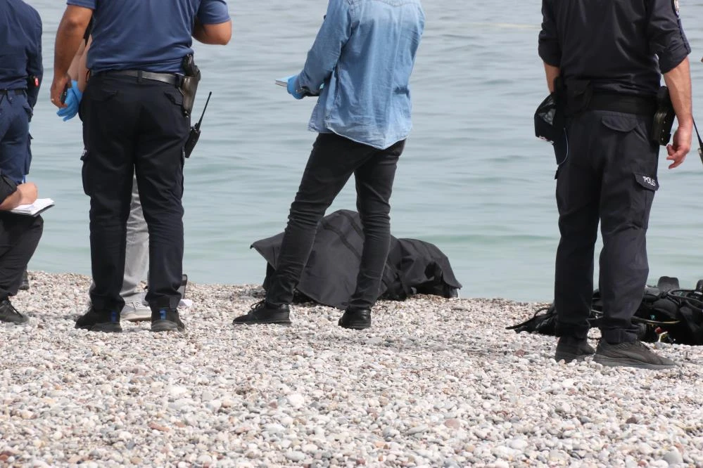 Su altına dalan turist ceset buldu