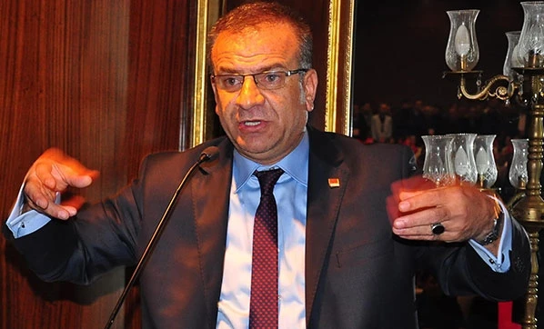 İstifa edeceğini duyurdu