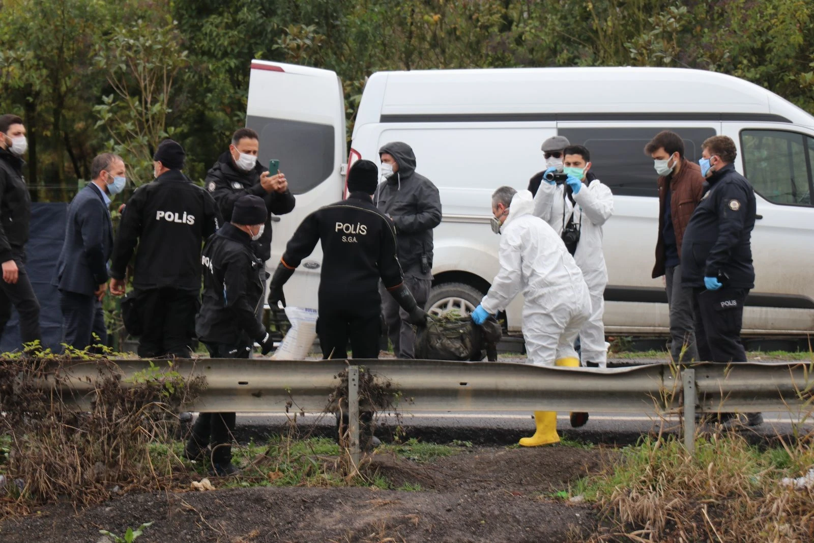 Parçalanan ceset ayrı ayrı çantalarla dereye atıldı