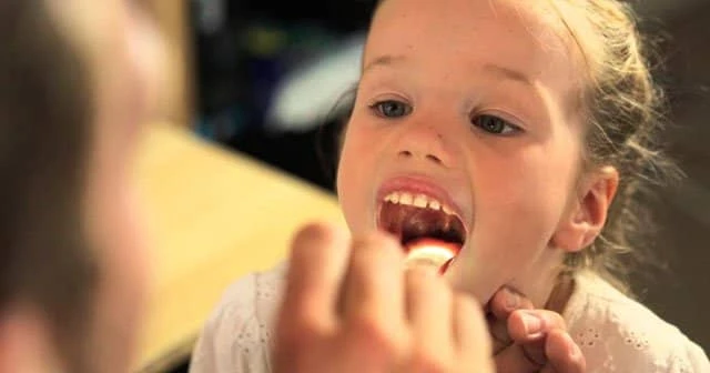 Bebeklerde boğaz enfeksiyonu nedenleri, Bebeklerde boğaz ağrısına ne iyi gelir