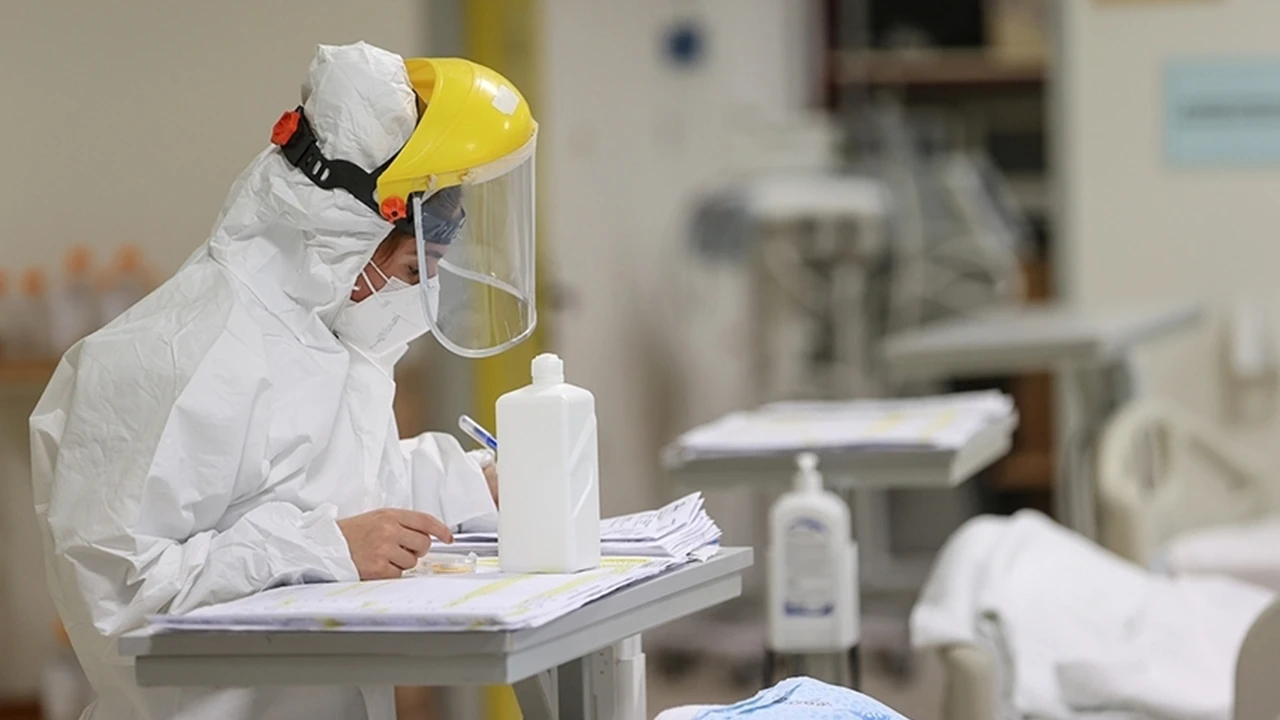 Türk profesörden tedavi yöntemi: COVID-19 varyantlarını tuzağa düşürüyor