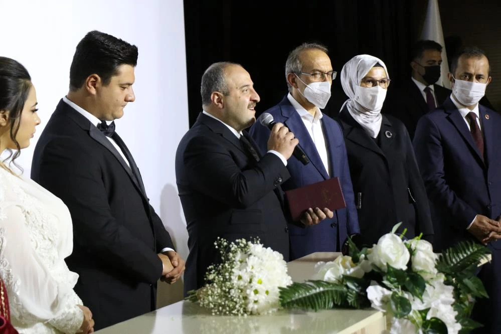 Darp edilen İHA Muhabiri dünya evine girdi: Nikaha Bakan Varank da katıldı