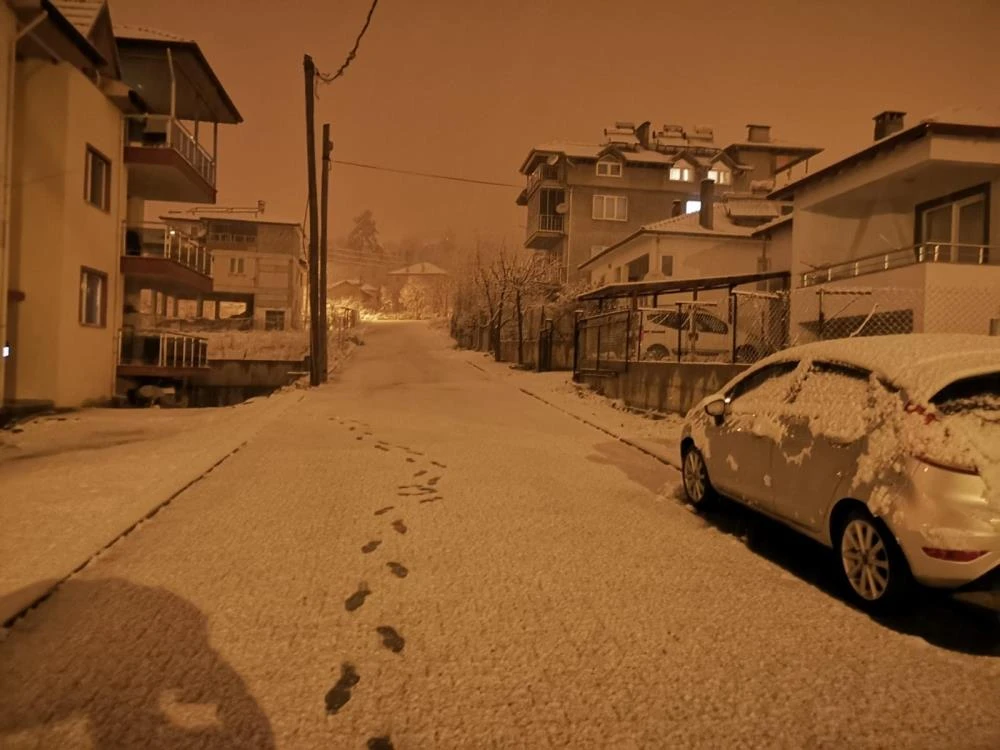 Denizli’ye lapa kapa kar yağdı