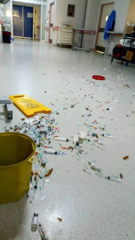 Görevi başındaki doktor saldırıya uğradı