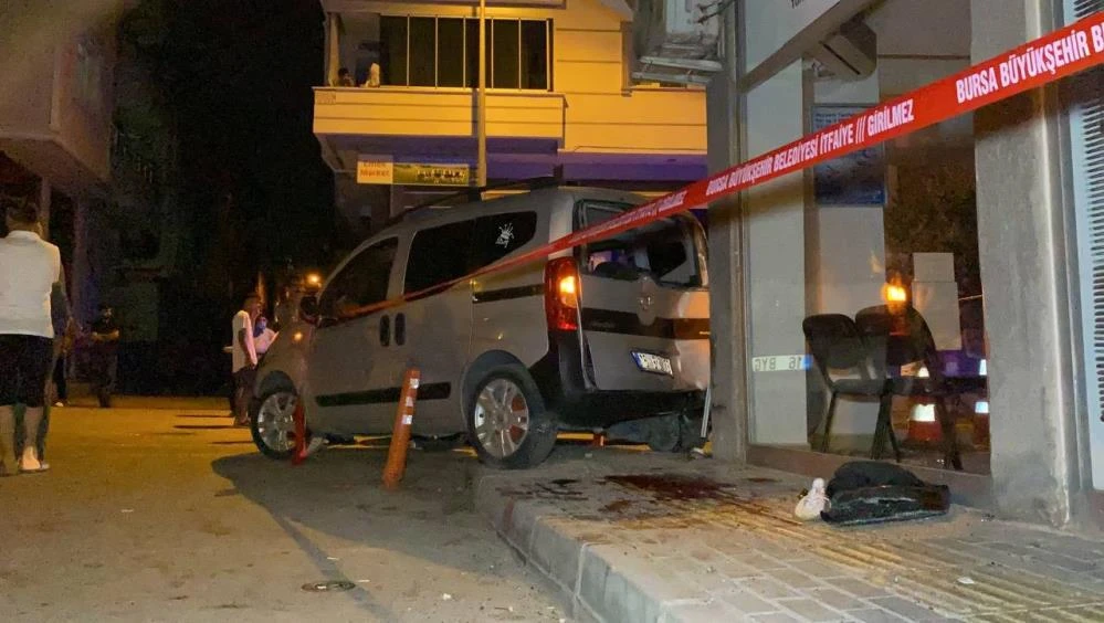 Dükkanın önünde otururken hayatını kaybetti