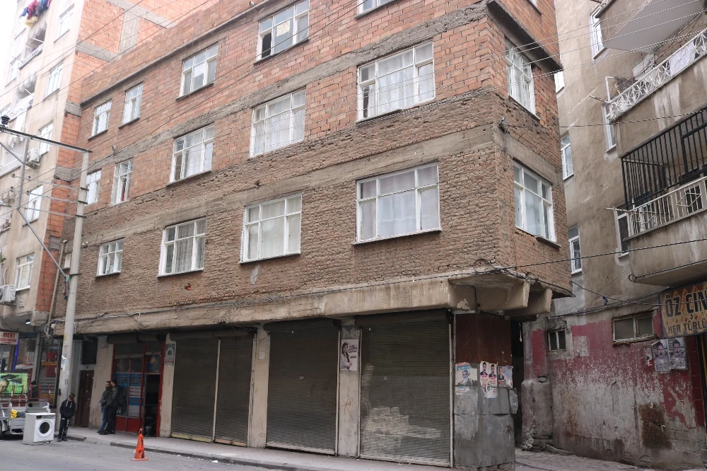 Görenleri hayretler içinde bırakıyor: Diyarbakır’da bir garip bina