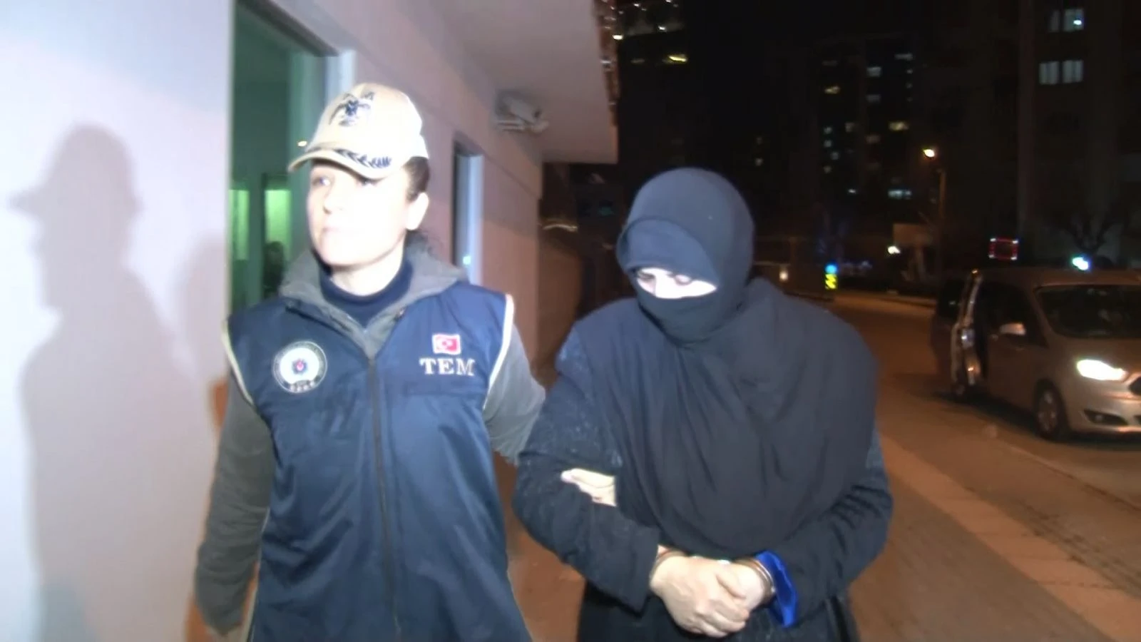 DEAŞ'lı infazcı babanın diğer oğlu ve karısı da yakalandı