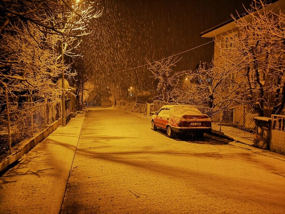 Denizli’ye lapa kapa kar yağdı