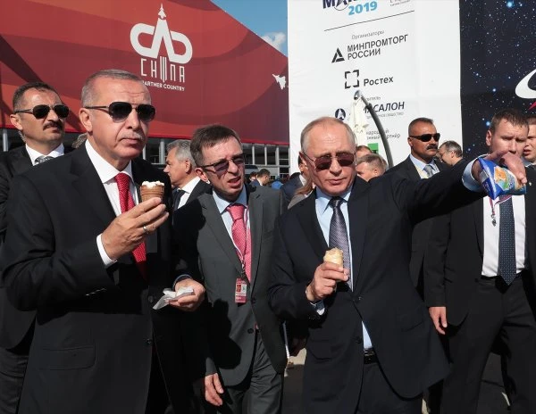 Putin'den Cumhurbaşkanı Erdoğan'a dondurma ikramı