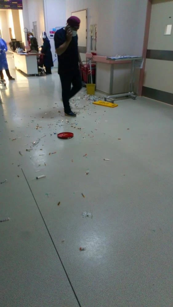 Görevi başındaki doktor saldırıya uğradı