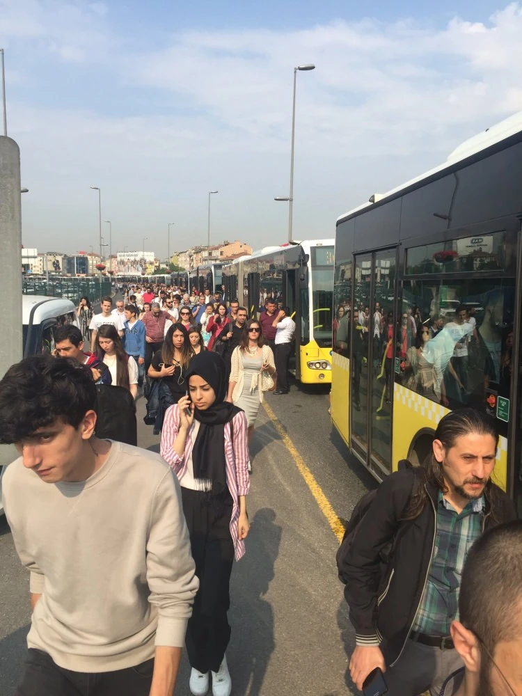 Çağlayan'da metrobüs arızalandı