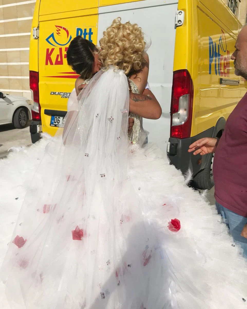 Damat silahla tehditten tutuklandı, gelin bayıldı