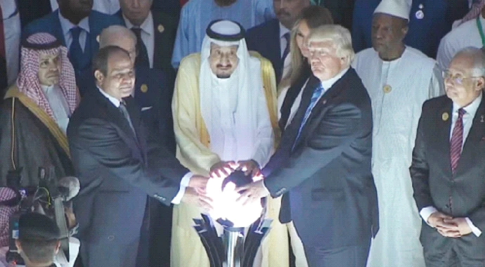 İşgalci İsrail'e ve destekçisi ABD'ye zirveden net mesaj