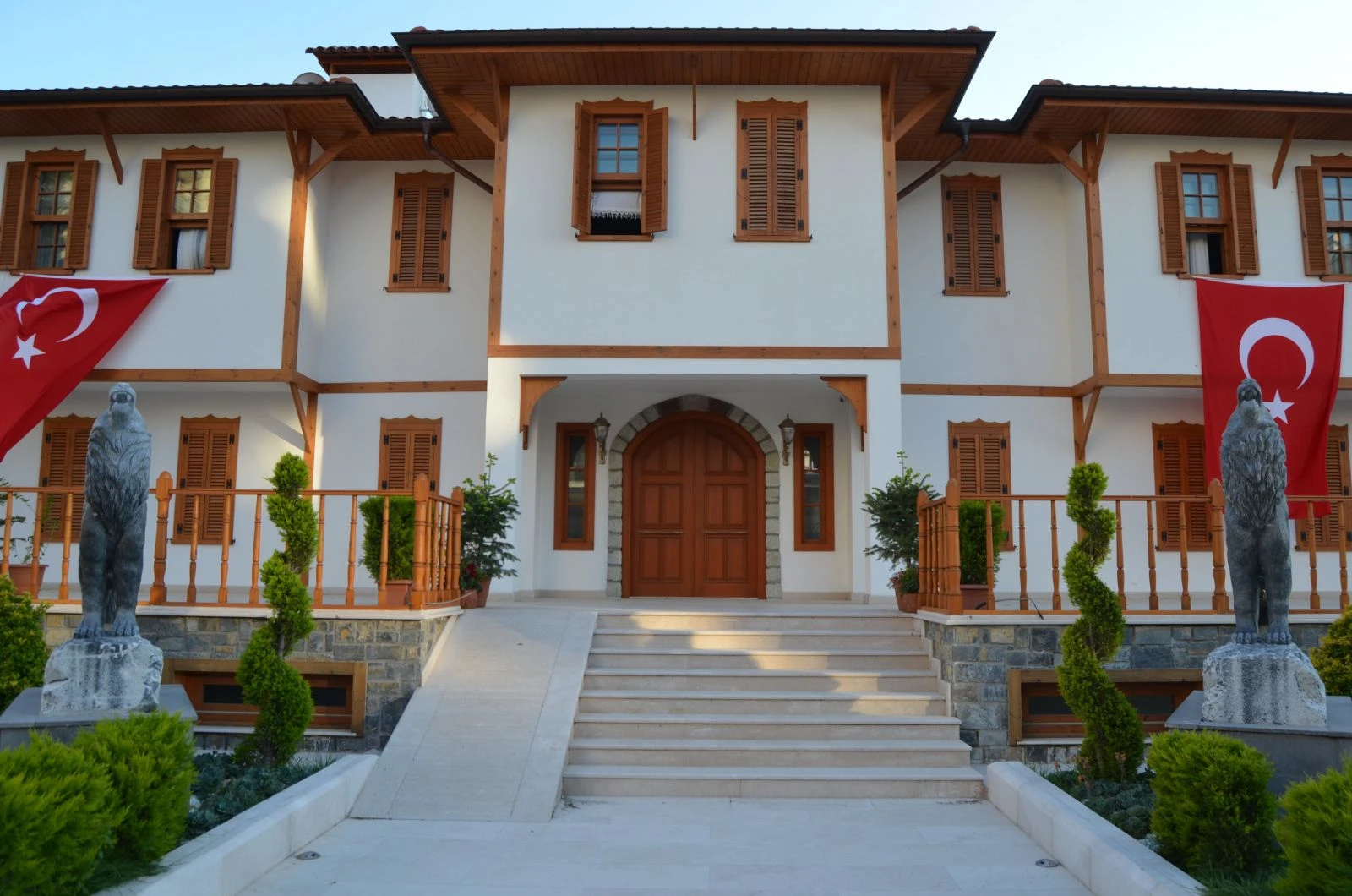 Devlet Bahçeli’nin memleketi Osmaniye’de “Devlet Bey Konağı” tamamlandı