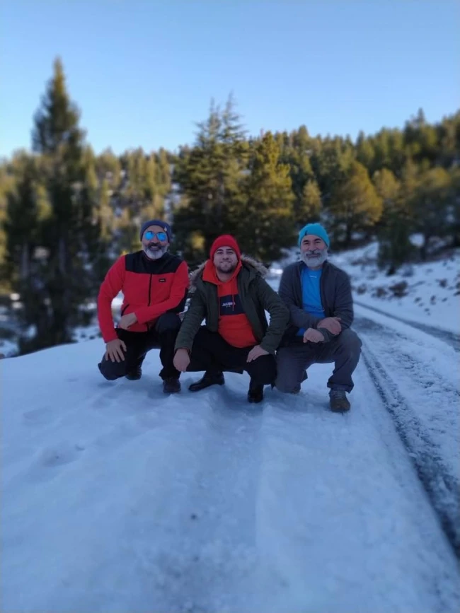 Yeni yılın ilk gününde hem karın hem de denizin keyfini yaşadılar