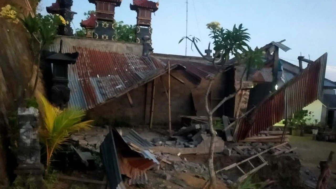 Endonezya'da deprem: 3 ölü, 7 yaralı