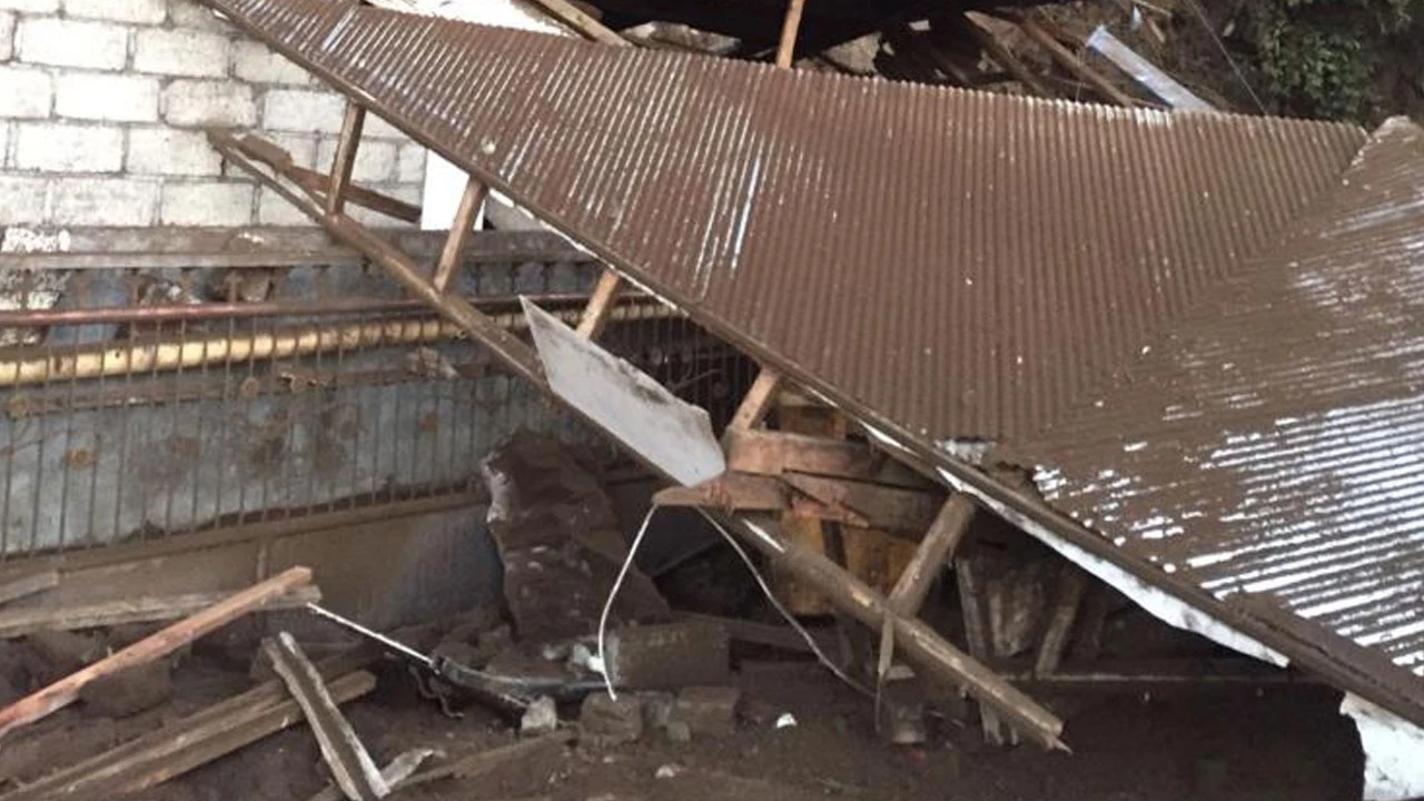 Endonezya'da deprem: 3 ölü, 7 yaralı