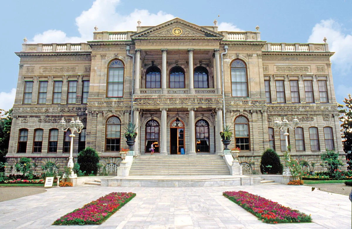 Dolmabahçe Sarayı