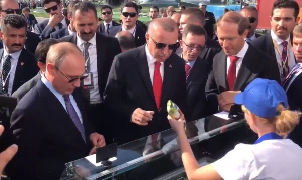 Putin'den Cumhurbaşkanı Erdoğan'a dondurma ikramı
