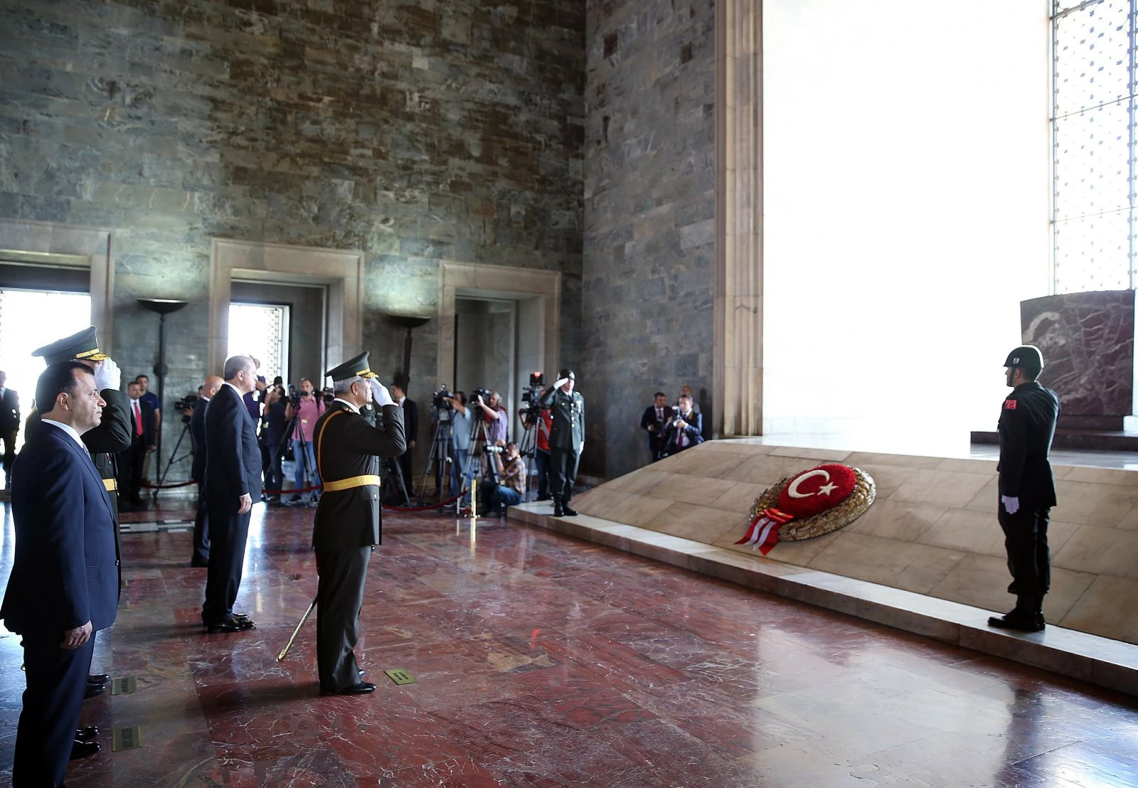 Devlet erkanı Anıtkabir'i ziyaret etti