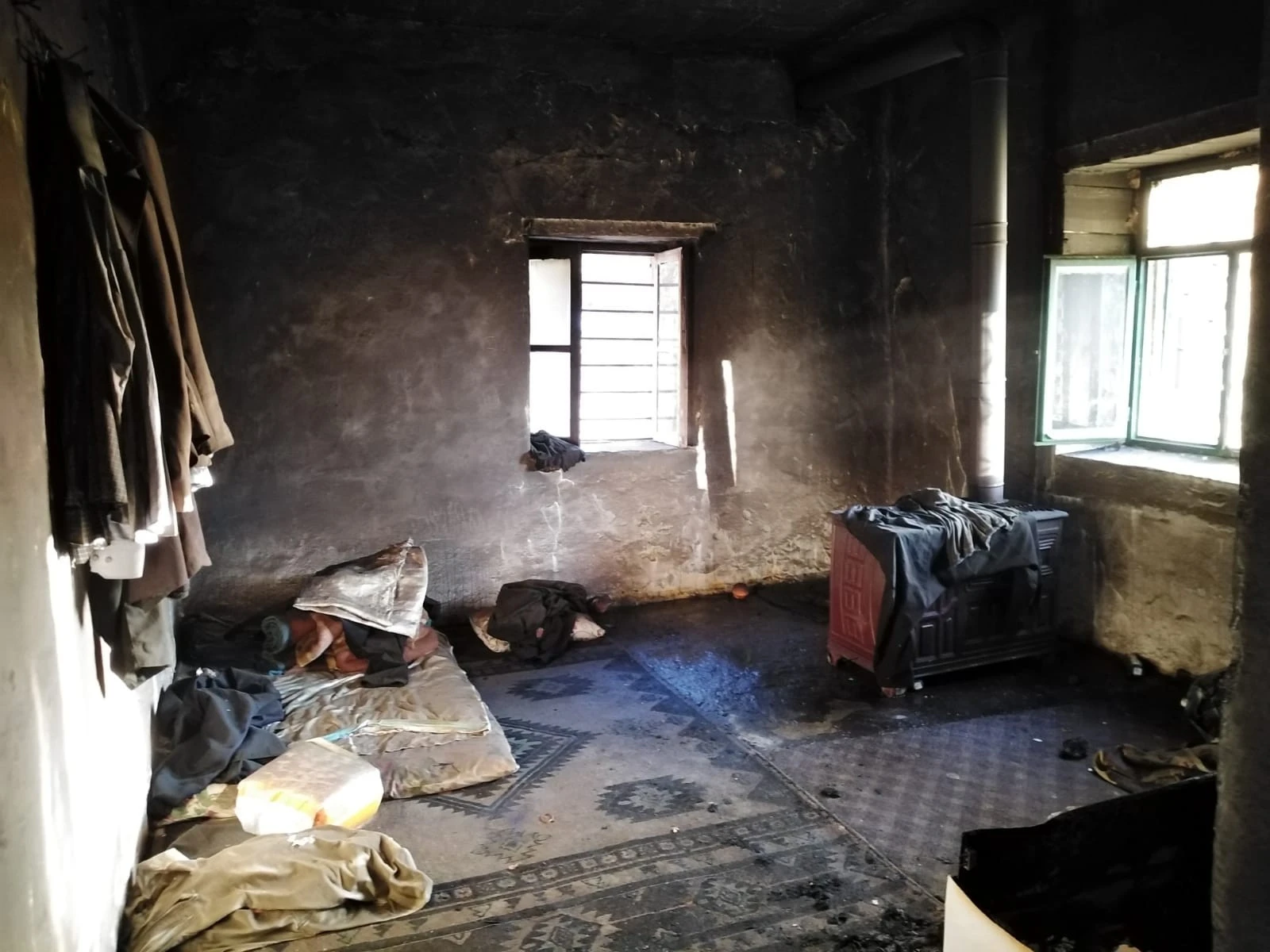 Elektrikli battaniyeye kaçırdığı idrar yaşlı adamın hayatına mal oldu