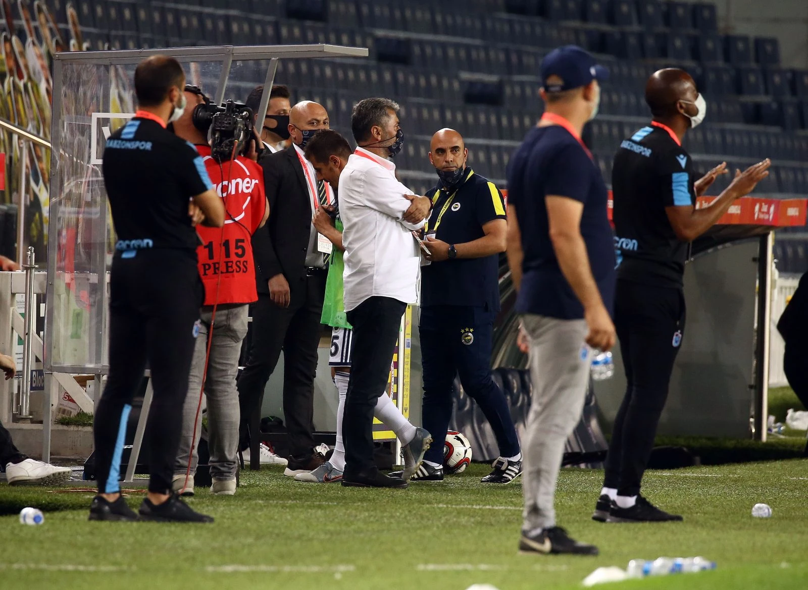 Emre’den Cüneyt Çakır’a “Allah’tan kork”