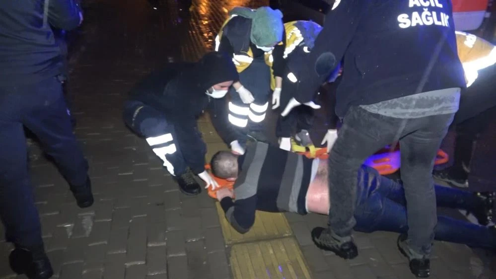 Esnaf ve elemanını hırsız sanıp feci şekilde darp ettiler