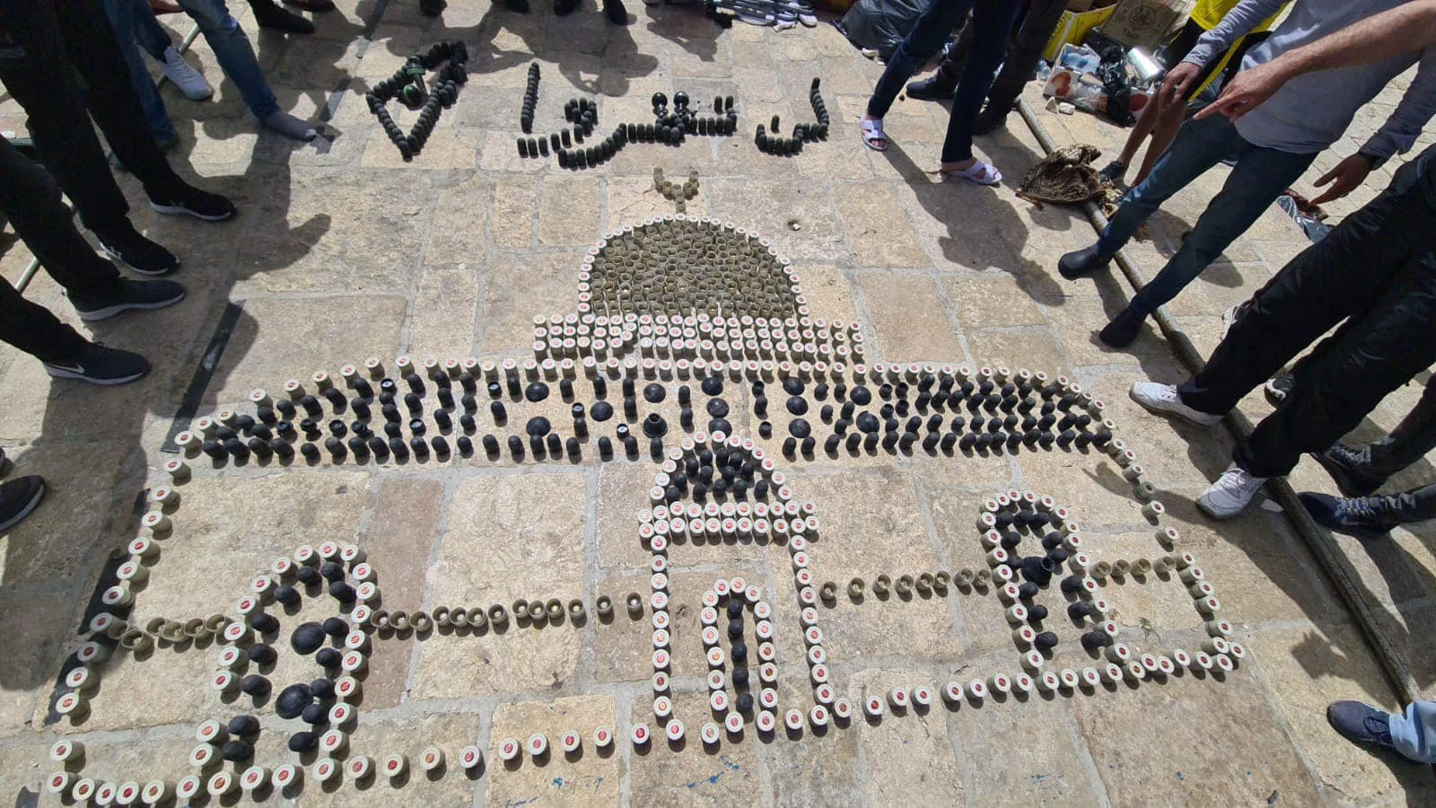 Binlerce Filistinli Mescid-i Aksa’ya gidiyor