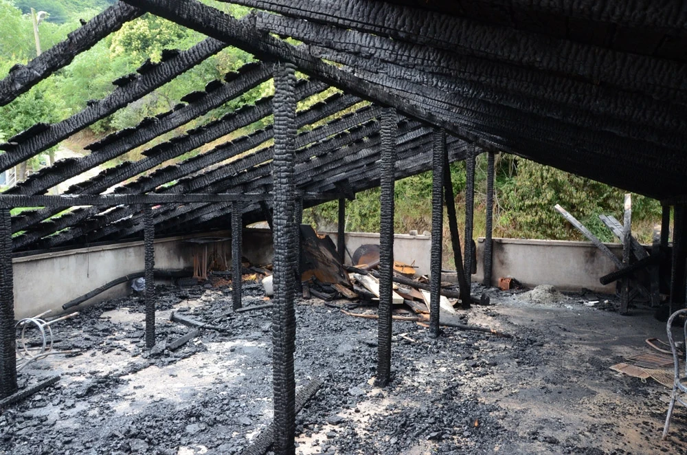 Yıldırım binaya böyle isabet etti