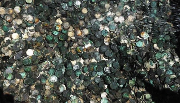 Enkazdan hazine çıktı