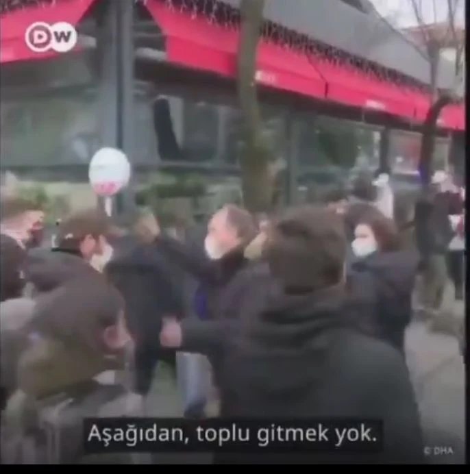 Provokatörler şimdi de algı peşinde: "Aşağı bak" yalanı deşifre oldu