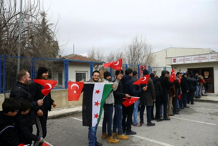 Suriyeli sığınmacılardan Zeytin Dalı Harekatı'na katılmak için başvuru!